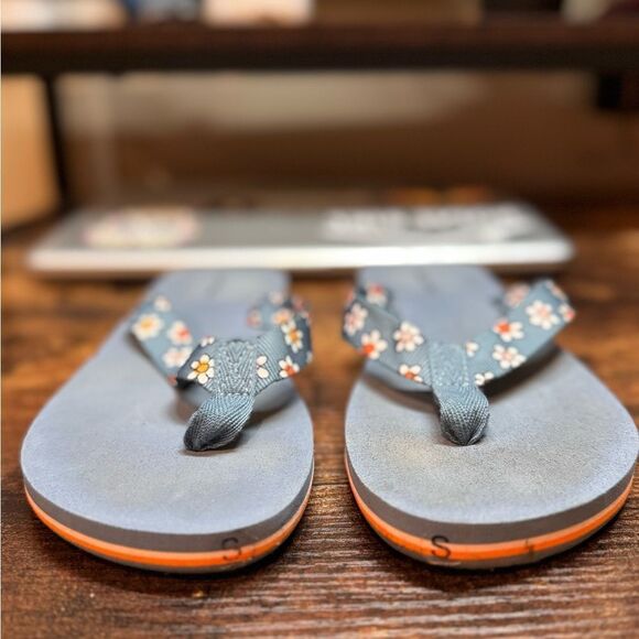 Vera Bradley Blue Floral flip flops sandals size S - Picture 4 of 5